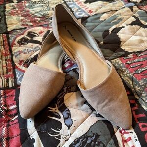 Time and Tru lightly worn beige suede loafers!